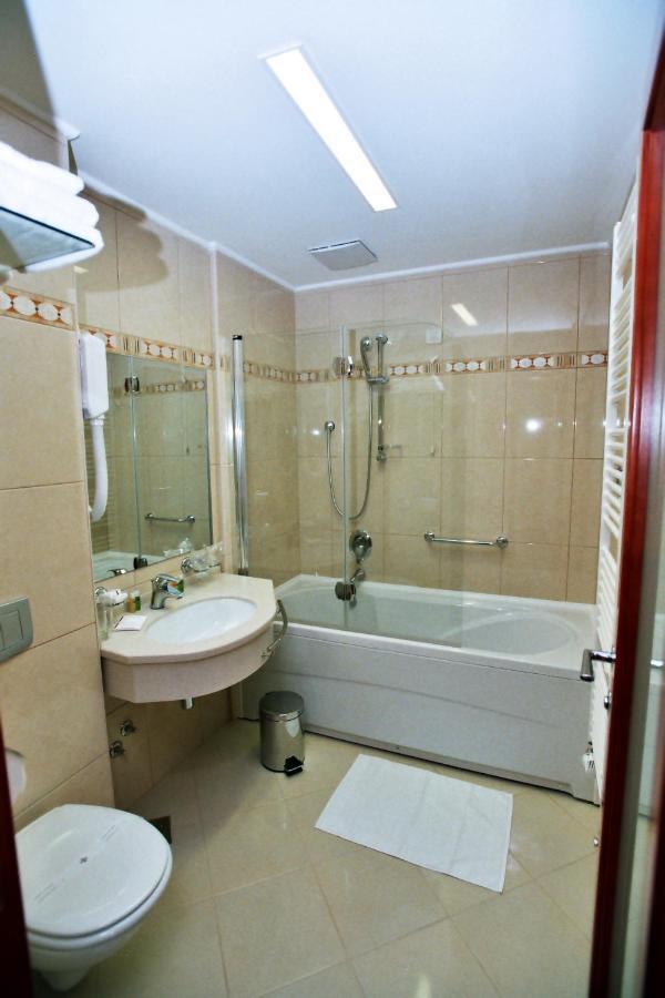 Hotel Savus Slavonski Brod Rom bilde