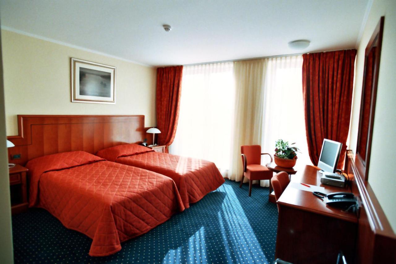 Hotel Savus Slavonski Brod Rom bilde
